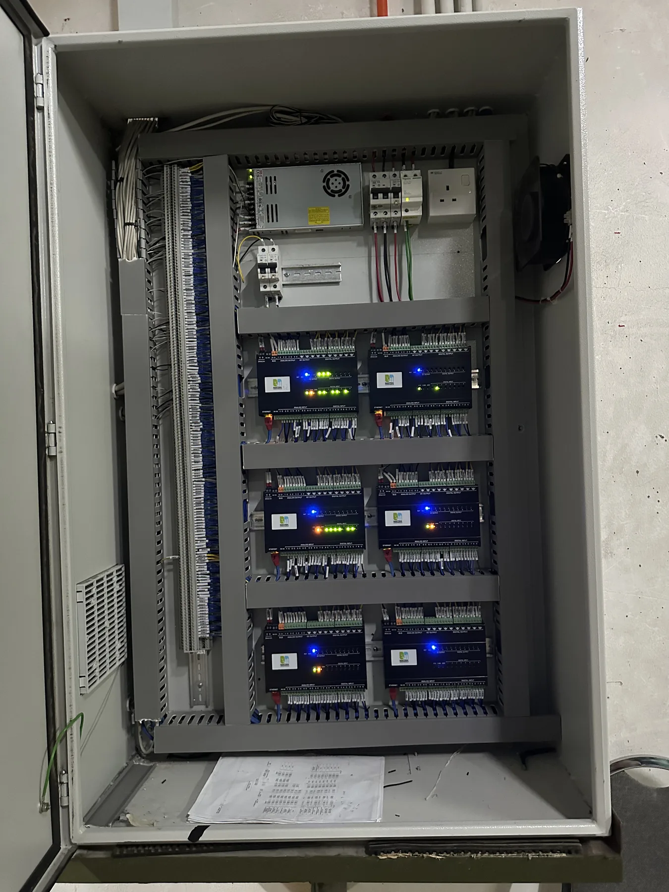 Building automation cabinet wiring